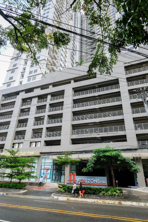 Ezeniel's Place At Horizons 101 Apartment